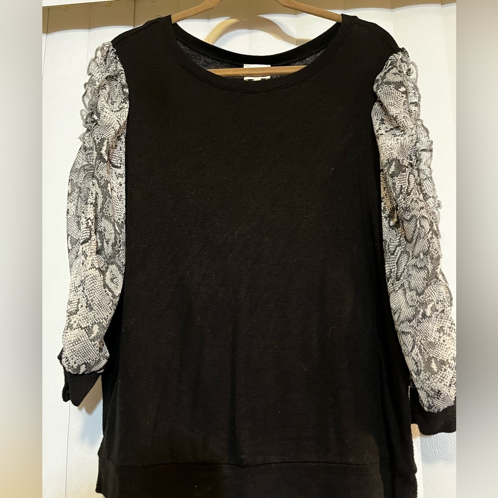 Chic Black and Gray Women's Sweatshirt